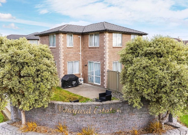 1 Erceg Way, Rosehill, Papakura - Carousel 1