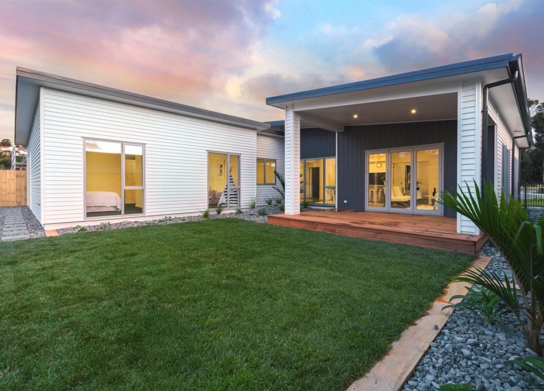 9 Breakwater WAY, WHITBY, PORIRUA - Carousel 1