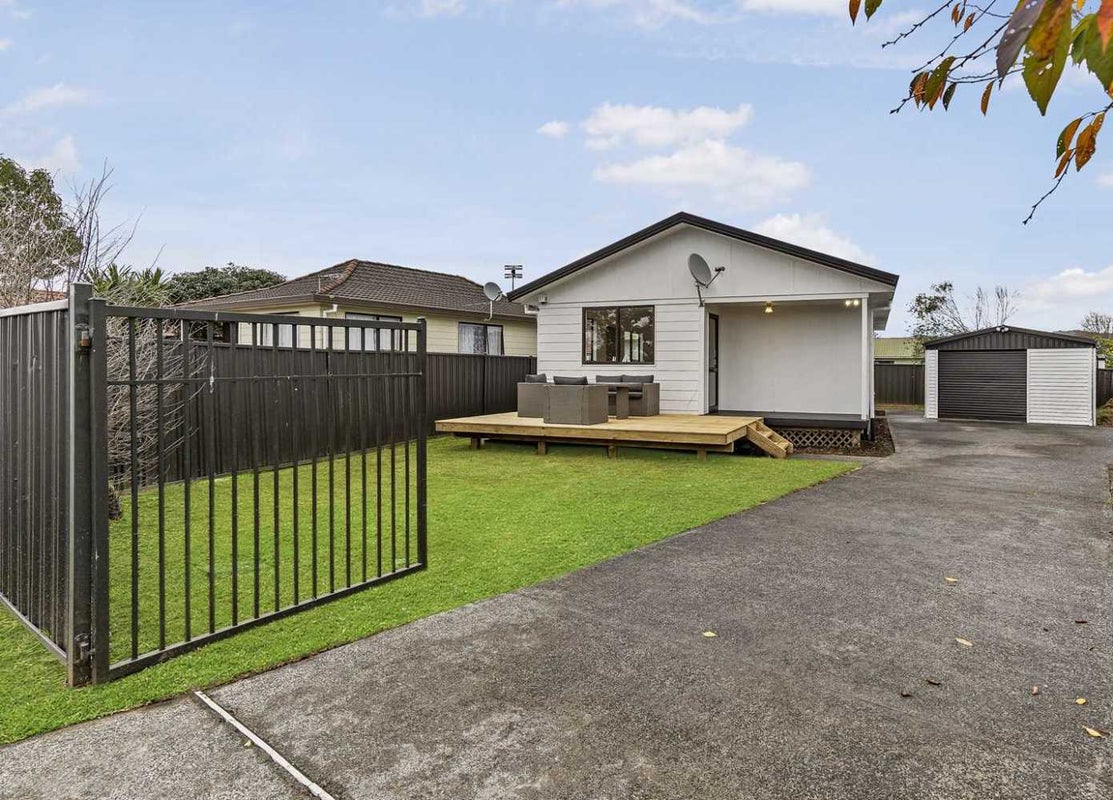 9 Elisa Lane, Ranui, Auckland - Carousel 1