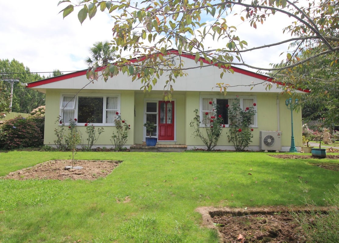 28 Main Street, Hunterville - Carousel 1