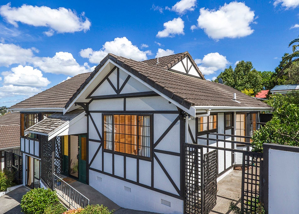 1/126 Carlisle Road, Browns Bay, Auckland - Carousel 1
