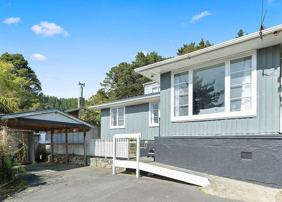 1/132 WYNDHAM RD, Pinehaven, Upper Hutt - Carousel 1