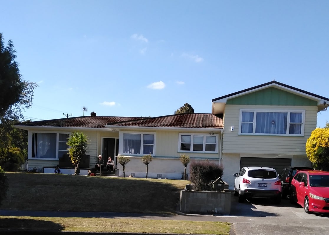 1 Buick Crescent, Awapuni, Palmerston North - Carousel 1