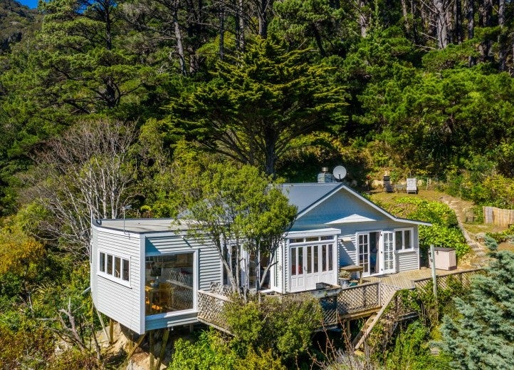 38 Rona Street, Eastbourne, Lower Hutt - Carousel 1