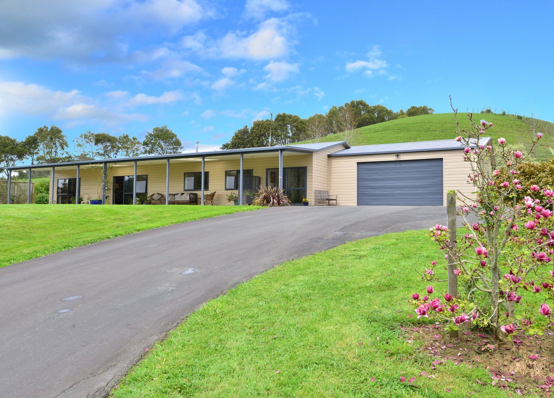 281 Upper Waiwera Road, Silverdale - Carousel 1