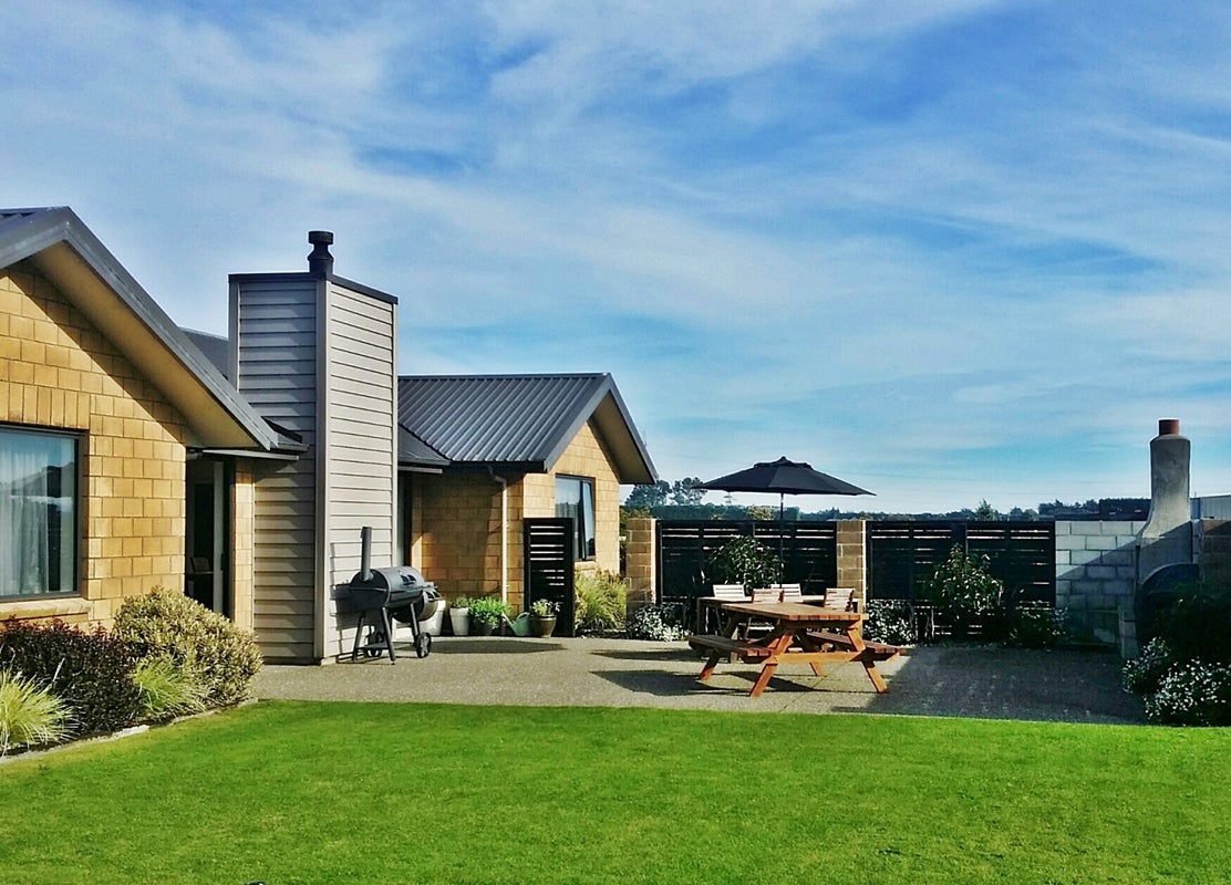 118 Millwood Glen, Mill Road - Carousel 1
