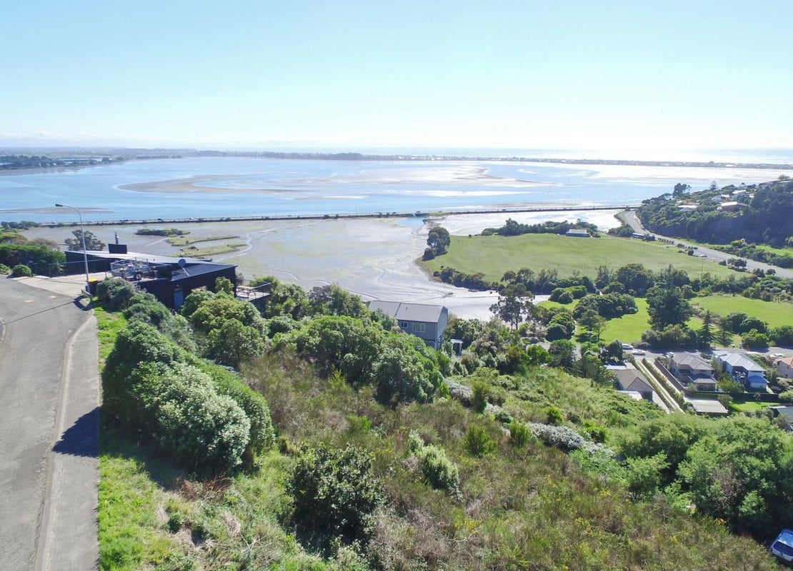 3 La Costa Lane, Mount Pleasant, Christchurch - Carousel 1