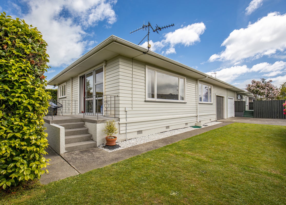 1/4 Otterson Street, Tahunanui, Nelson - Carousel 1
