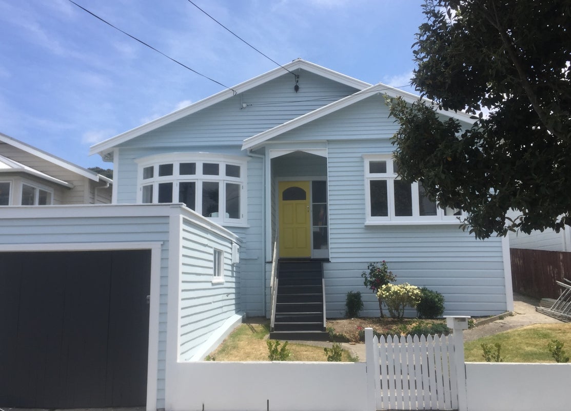 35 Palm Avenue, Lyall Bay, Wellington - Carousel 1