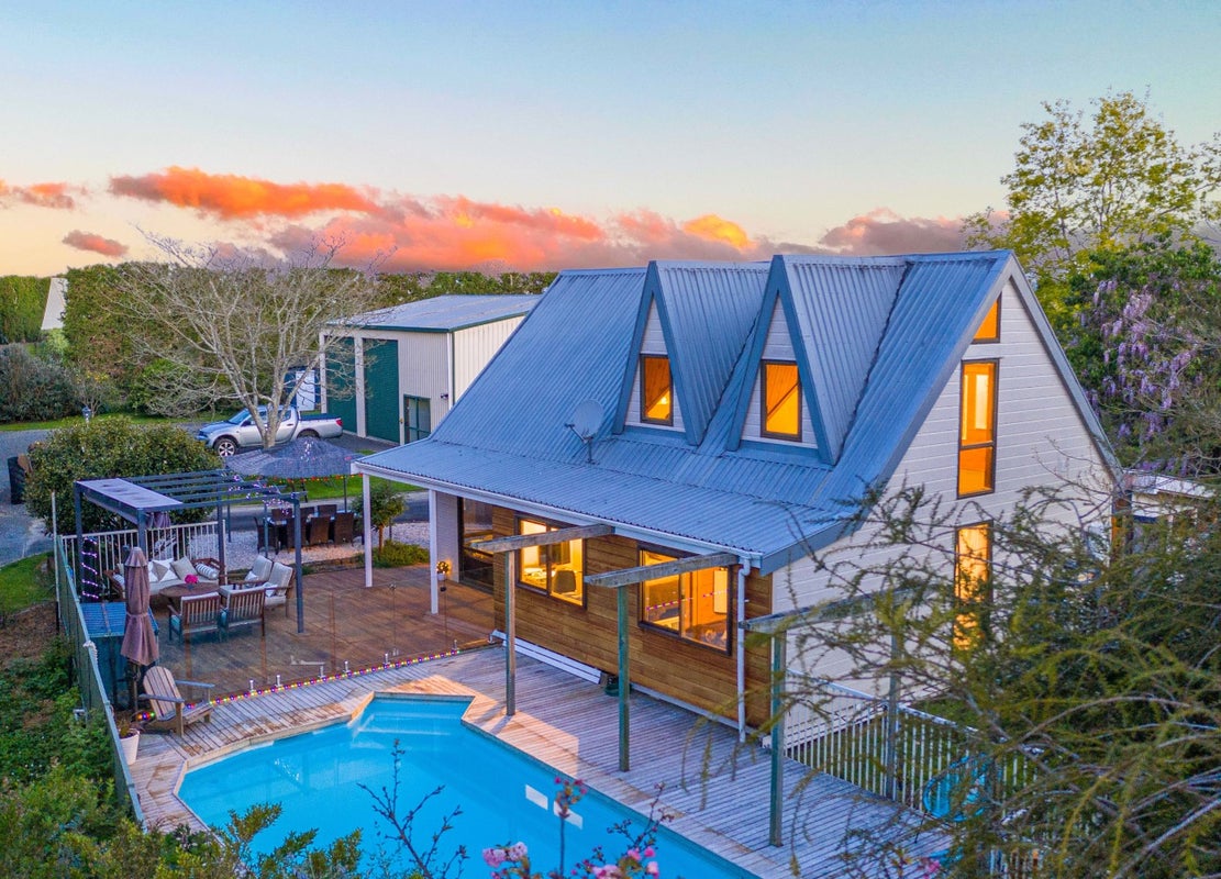 445 West Bank Road, Edgecumbe, Whakatane - Carousel 1