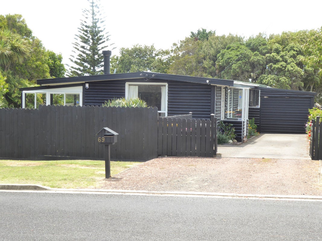 69 Bell Road, Beachlands, Auckland - Carousel 1