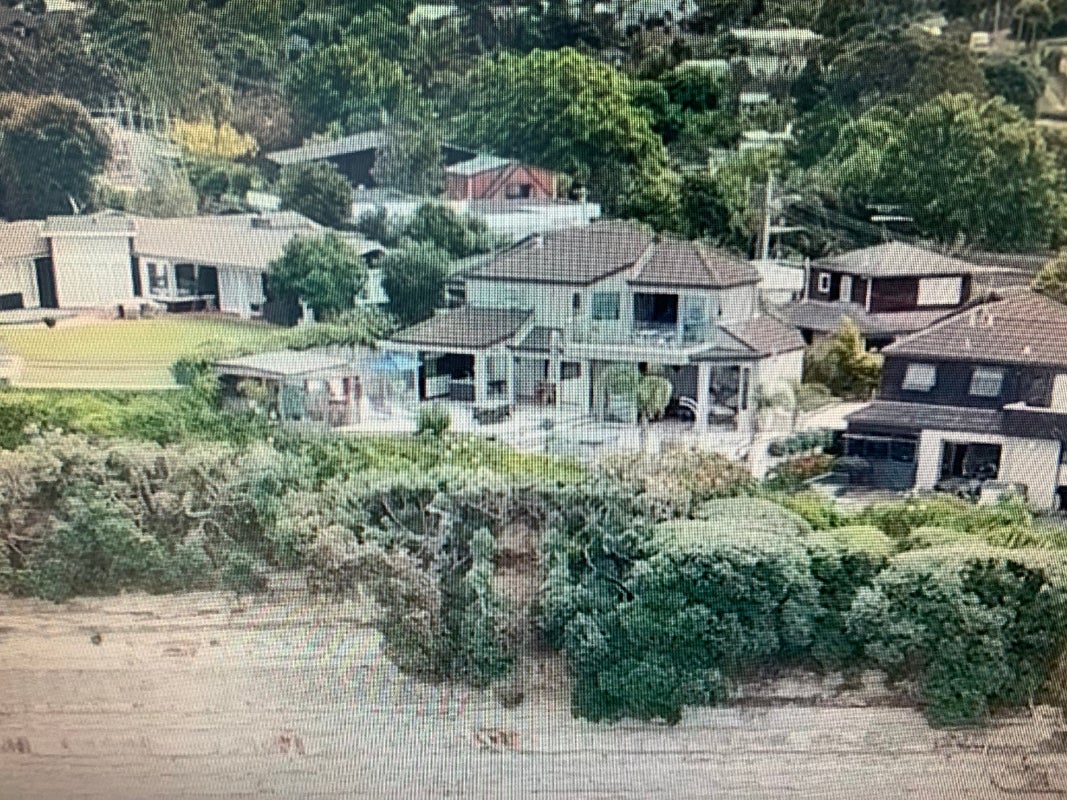 2/909 Beach Road, Waiake, Auckland - Carousel 1