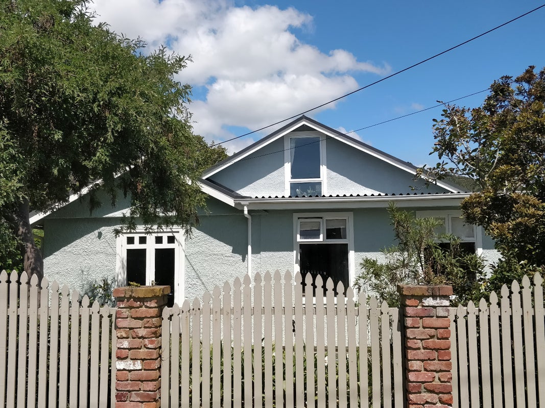 3 Miro Street, Eastbourne, Lower Hutt - Carousel 1
