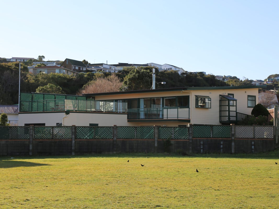6 Holly Grove, Maungaraki, Lower Hutt - Carousel 1