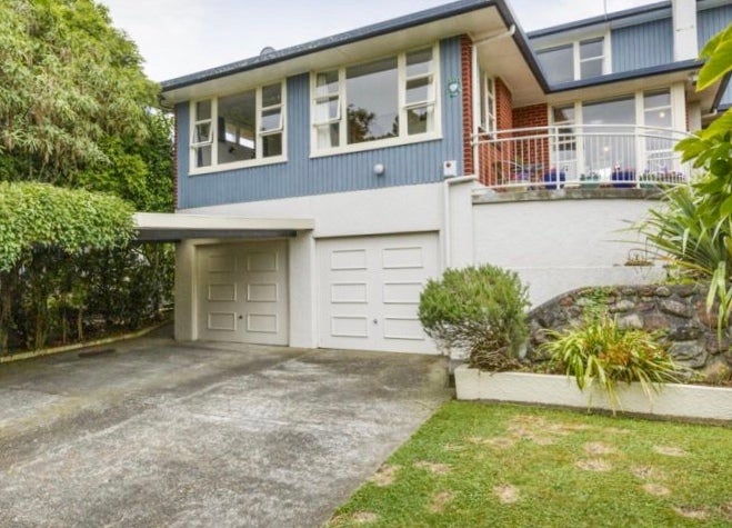 9 Snowdon Avenue, Terrace End, Palmerston North - Carousel 1