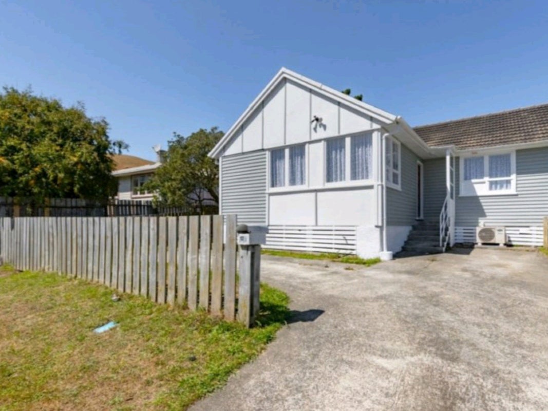 12B CORINNA ST, Waitangirua, Porirua - Carousel 1