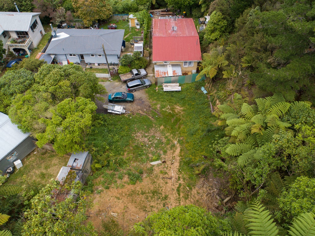 11 Gribble Grove, Stokes Valley, Lower Hutt - Carousel 1