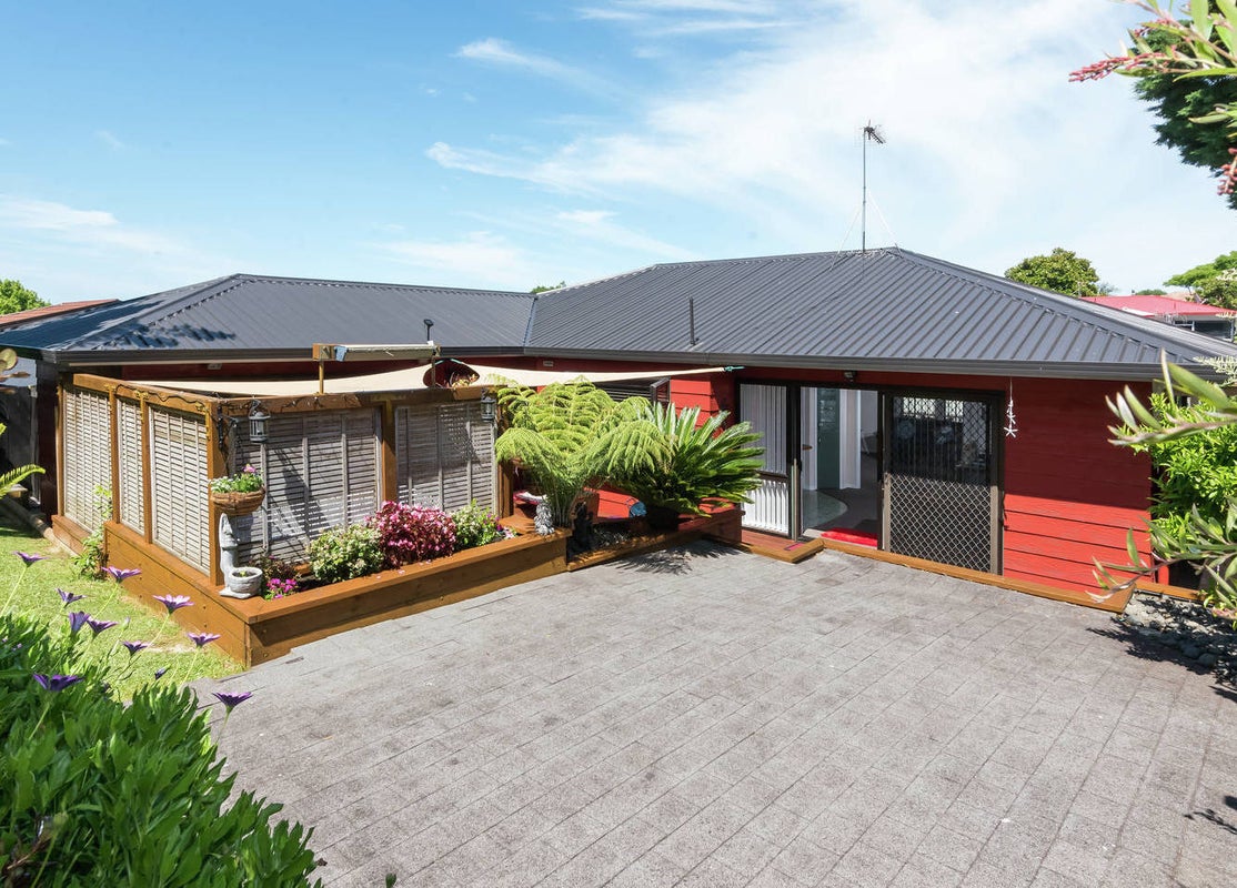 26A Howe Street, Howick, Auckland - Carousel 1