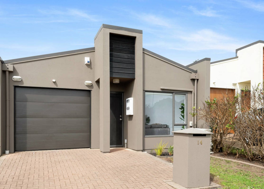 14 Nagle Place, Golflands, Auckland - Carousel 1
