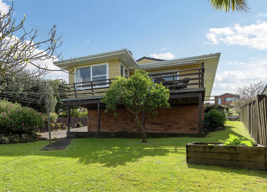 15 Judkins Crescent, Cockle Bay, Auckland - Carousel 1