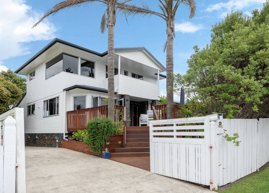 19 Judkins Crescent, Cockle Bay, Auckland - Carousel 1