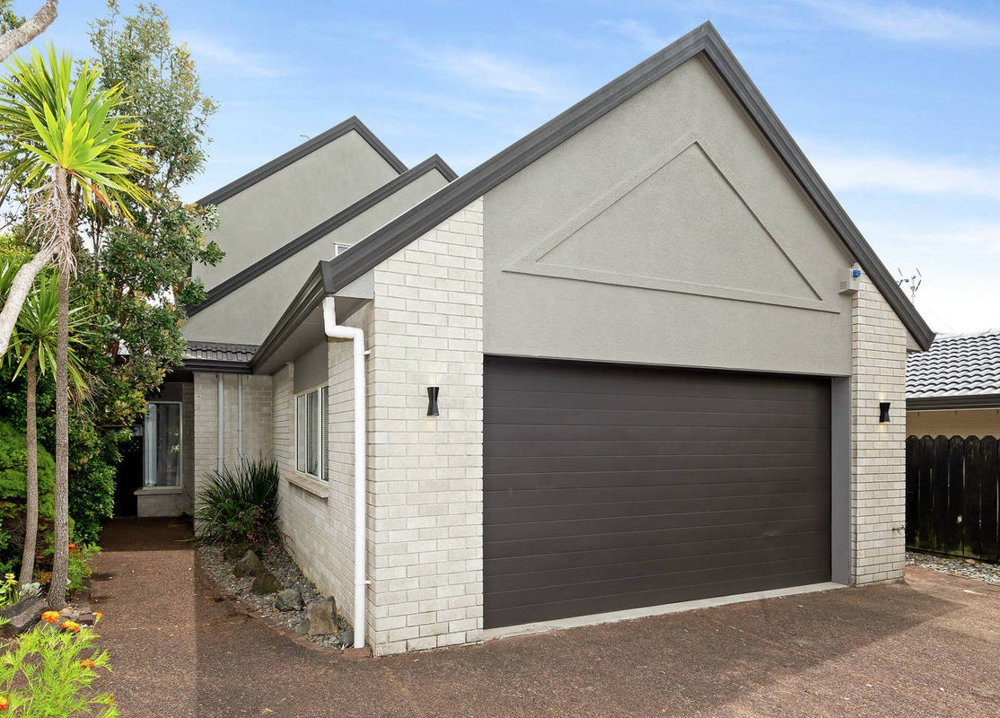 2/13 Perendale Close, Somerville, Manukau - Carousel 1