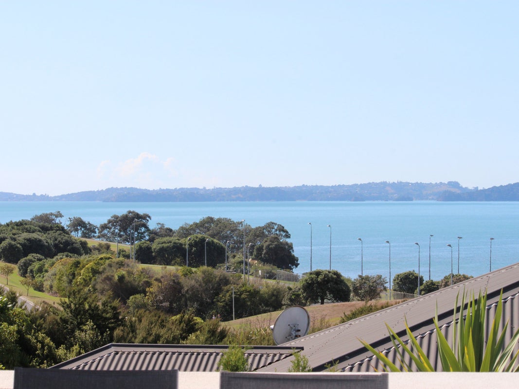59 Liberty Crescent, Beachlands, Auckland - Carousel 1