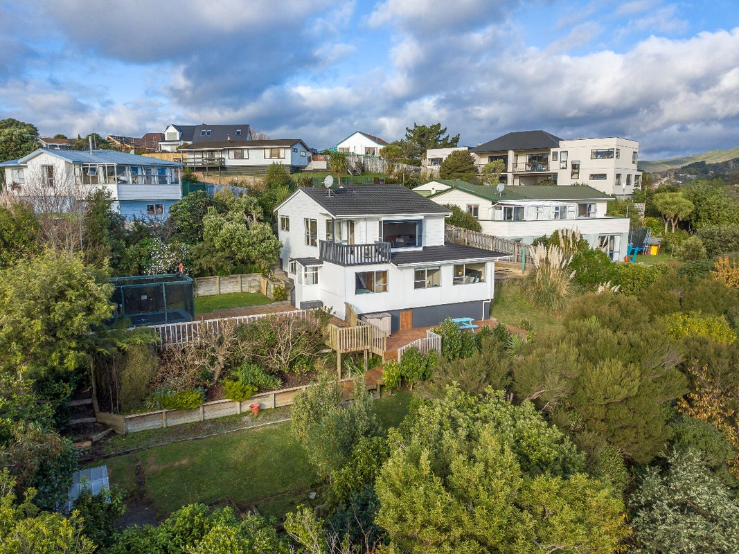 76 Mercury Way, Whitby, Porirua - Carousel 1