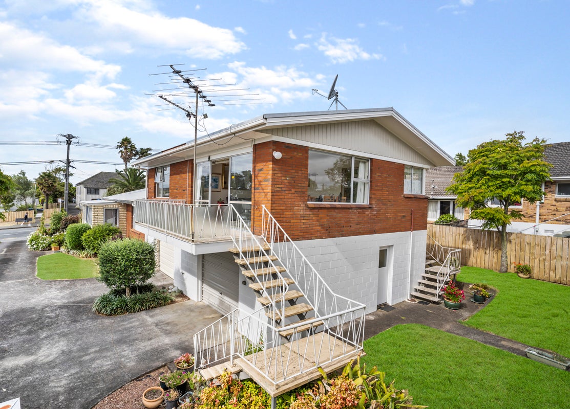 2/113 Riddell Road, Glendowie, Auckland - Carousel 1