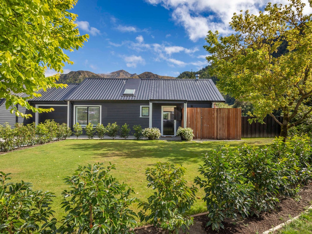 27B Nairn Street, Arrowtown, Arrowtown - Carousel 1