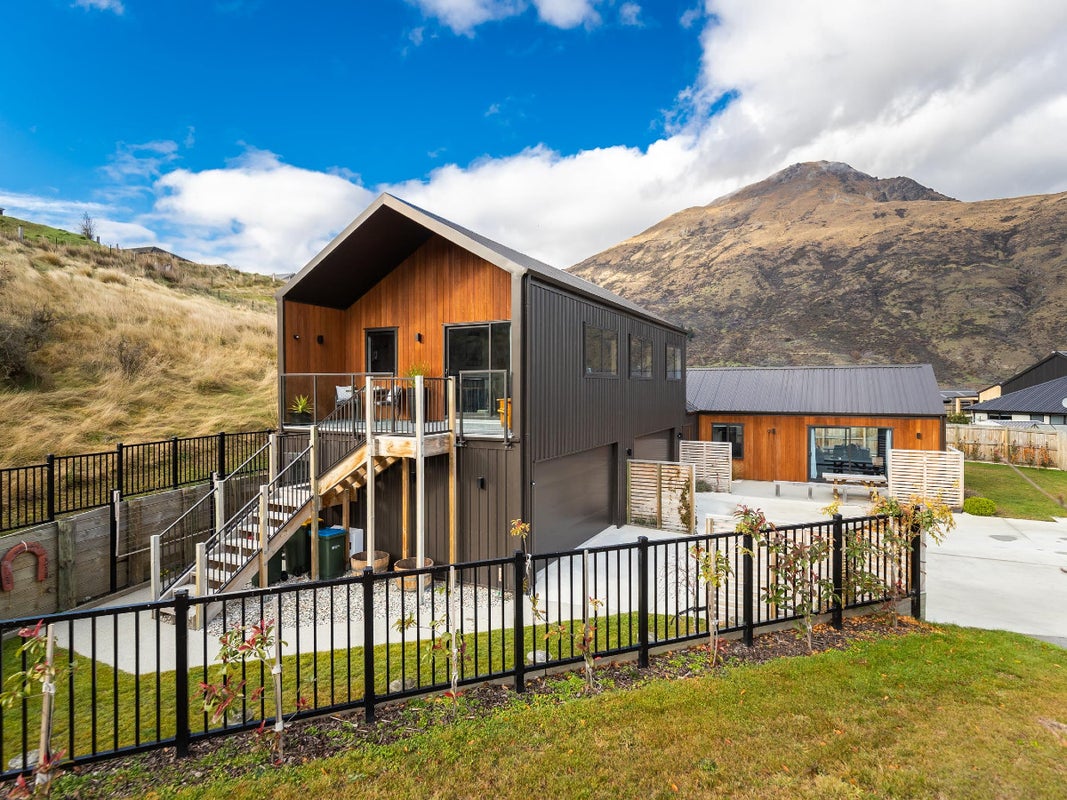 12/12A Toni's Terrace, Lower Shotover, Queenstown - Carousel 1