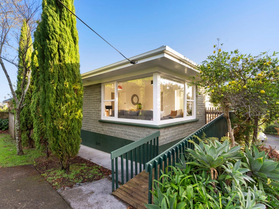1/623 Beach Road, Rothesay Bay, Auckland - Carousel 1