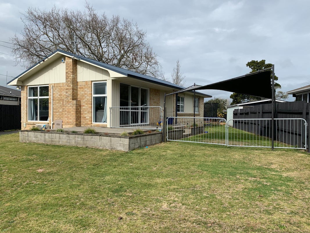 106 Masters Avenue, Silverdale, Hamilton - Carousel 1