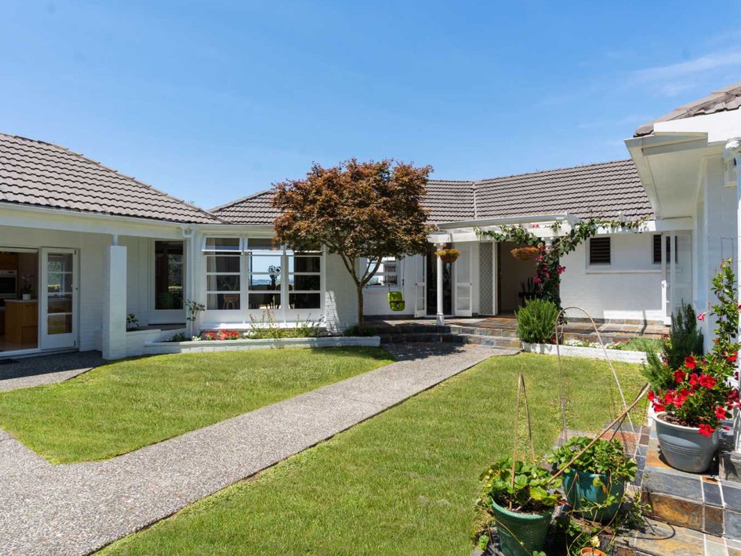 31B Stanley Point Road, Stanley Point, Auckland - Carousel 1