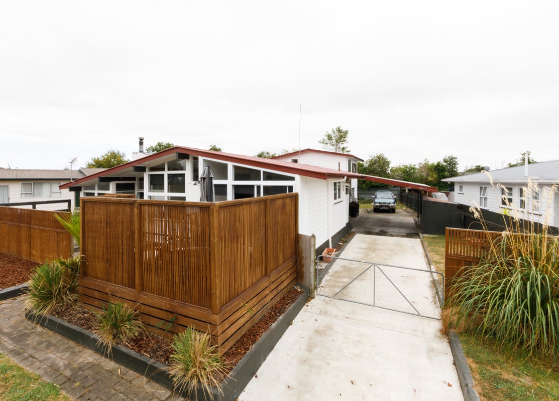 34 Abraham Crescent, Milson, Palmerston North - Carousel 1
