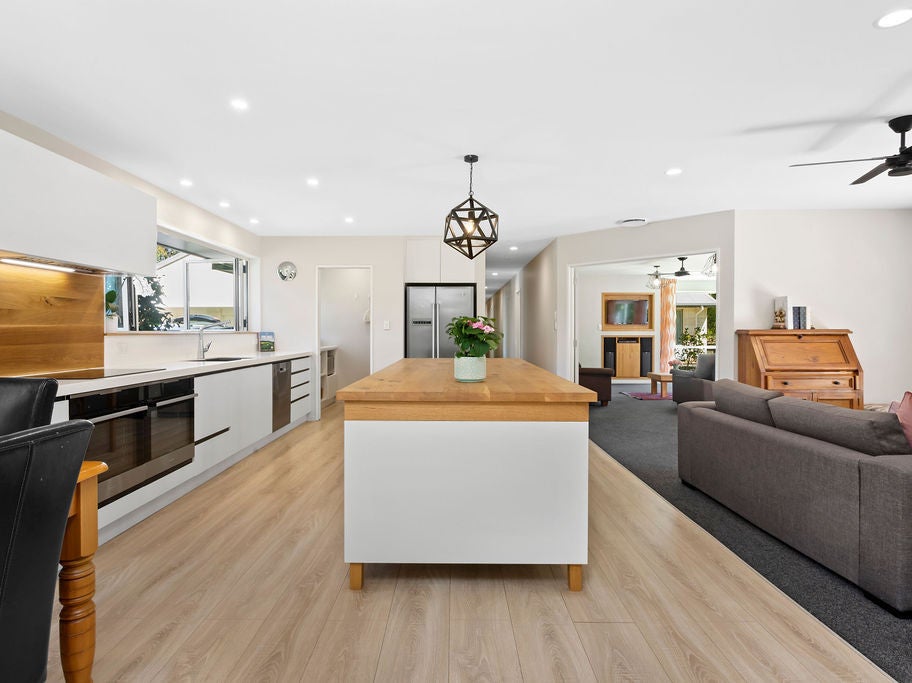 7 Durey Road, Christchurch - Carousel 1