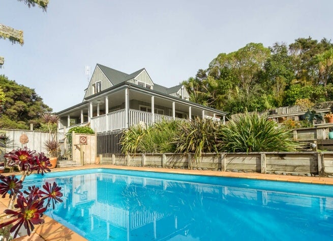27 Ngarahana Avenue, Paremoremo, Auckland - Carousel 1