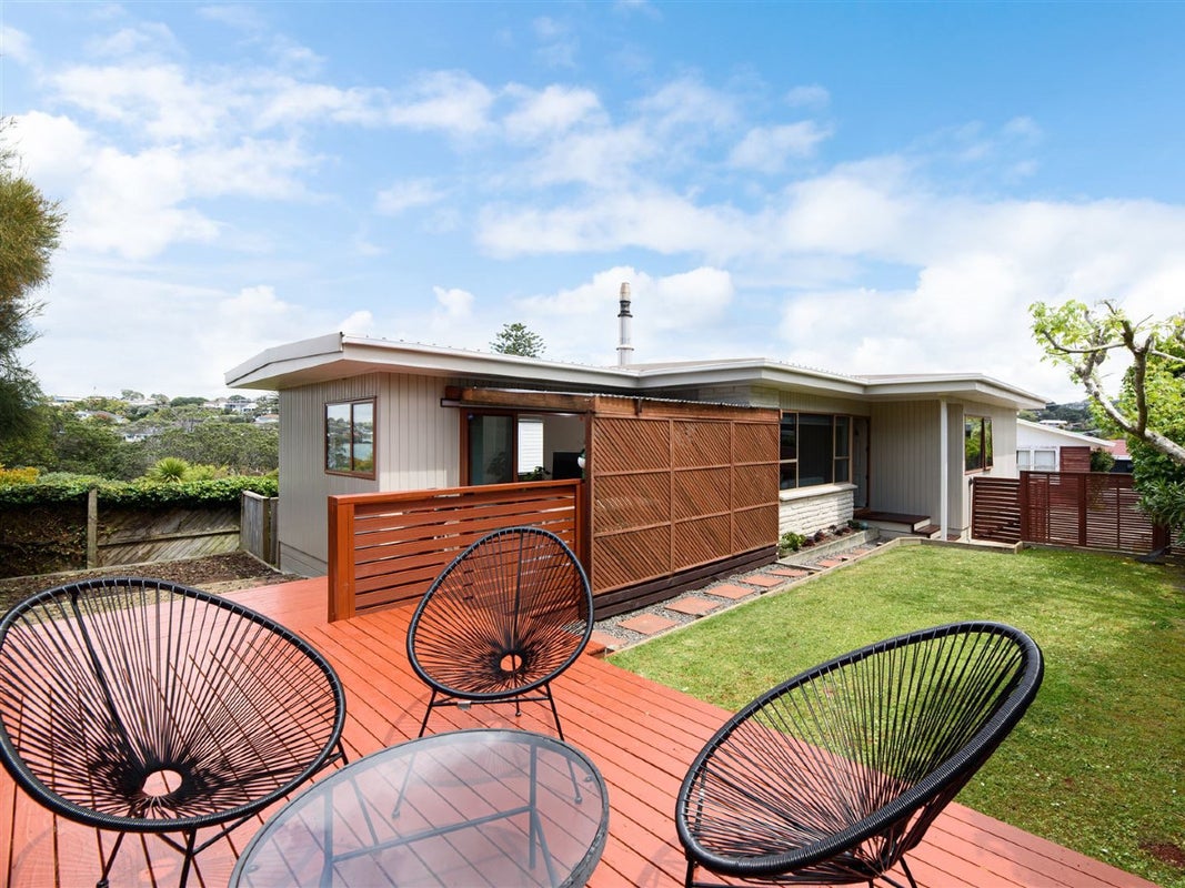 2/5 Gulf View Road, Murrays Bay, Auckland - Carousel 1
