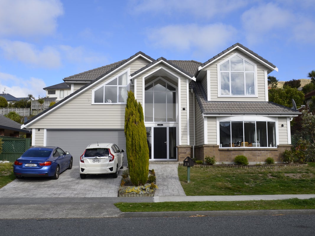 13 Amesbury Drive, Churton Park, Wellington - Carousel 1