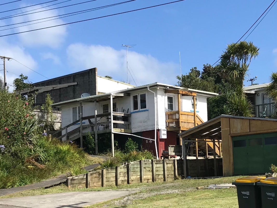 2 Otanerua Road, Hatfields Beach, Orewa - Carousel 1