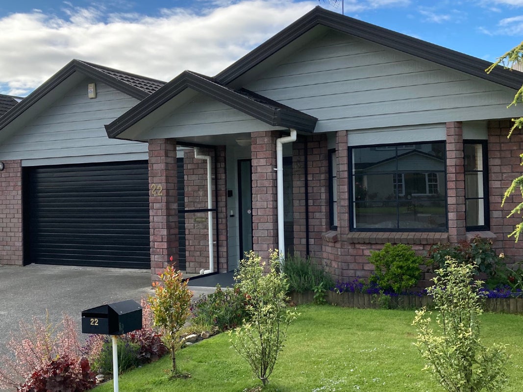 22 De Menech Grove, Avalon, Lower Hutt - Carousel 1