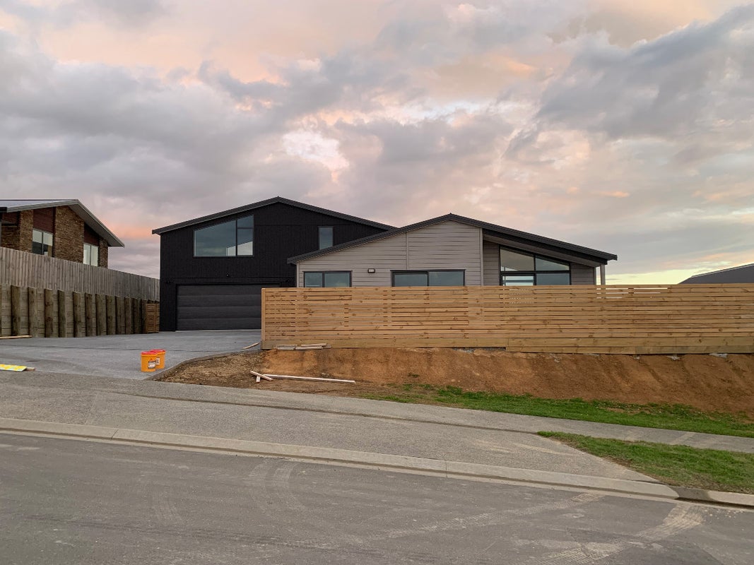 92 Cedarwood Street, Woodridge, Wellington - Carousel 1