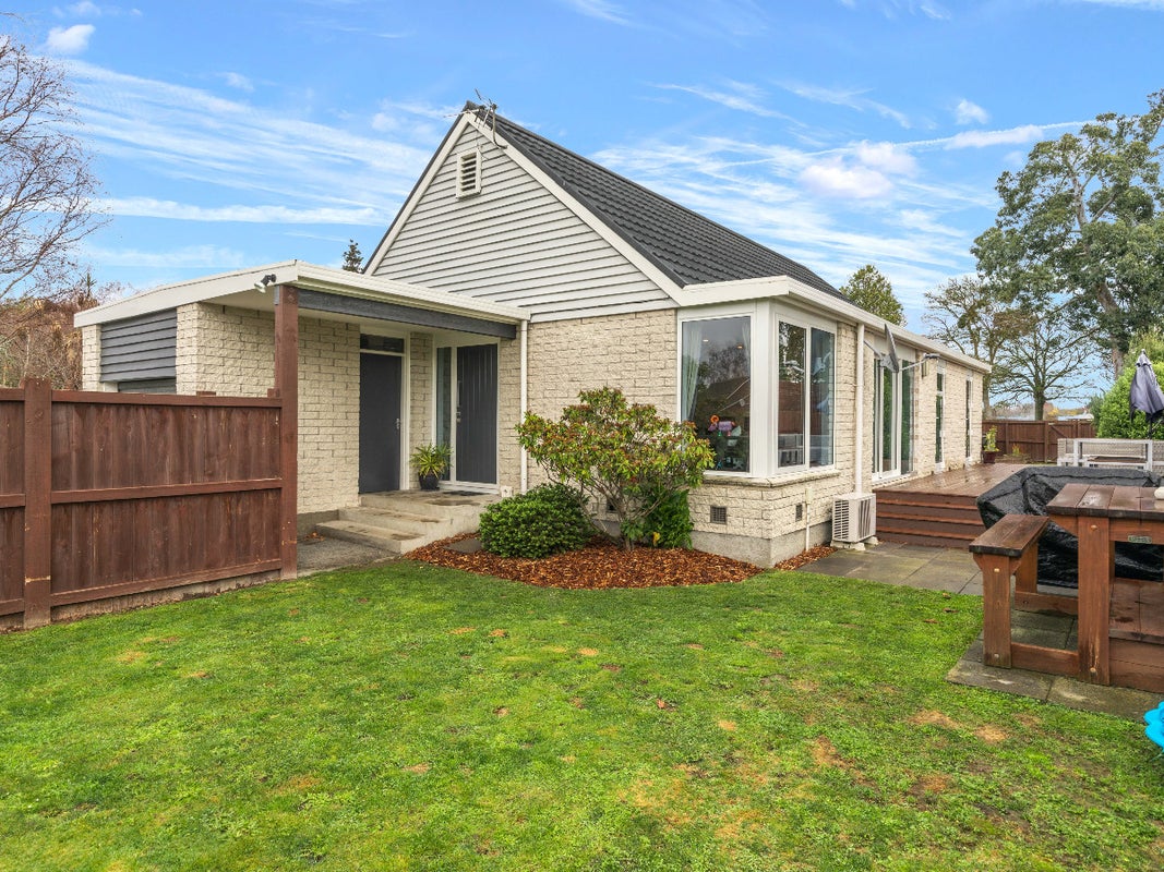 4 Saunders Place, Redwood, Christchurch - Carousel 1
