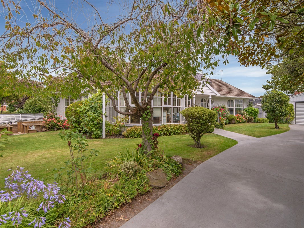 23 Delaware Crescent, Russley, Christchurch - Carousel 1