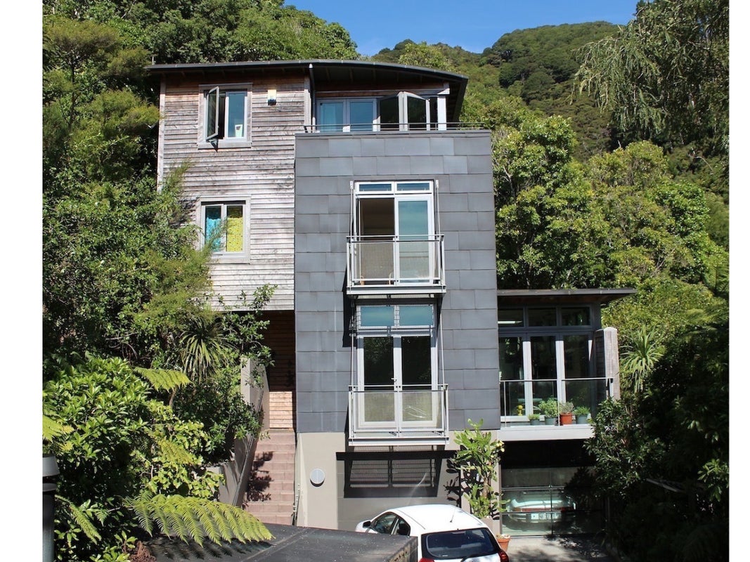 2D Waitohu Road, York Bay, Lower Hutt - Carousel 1