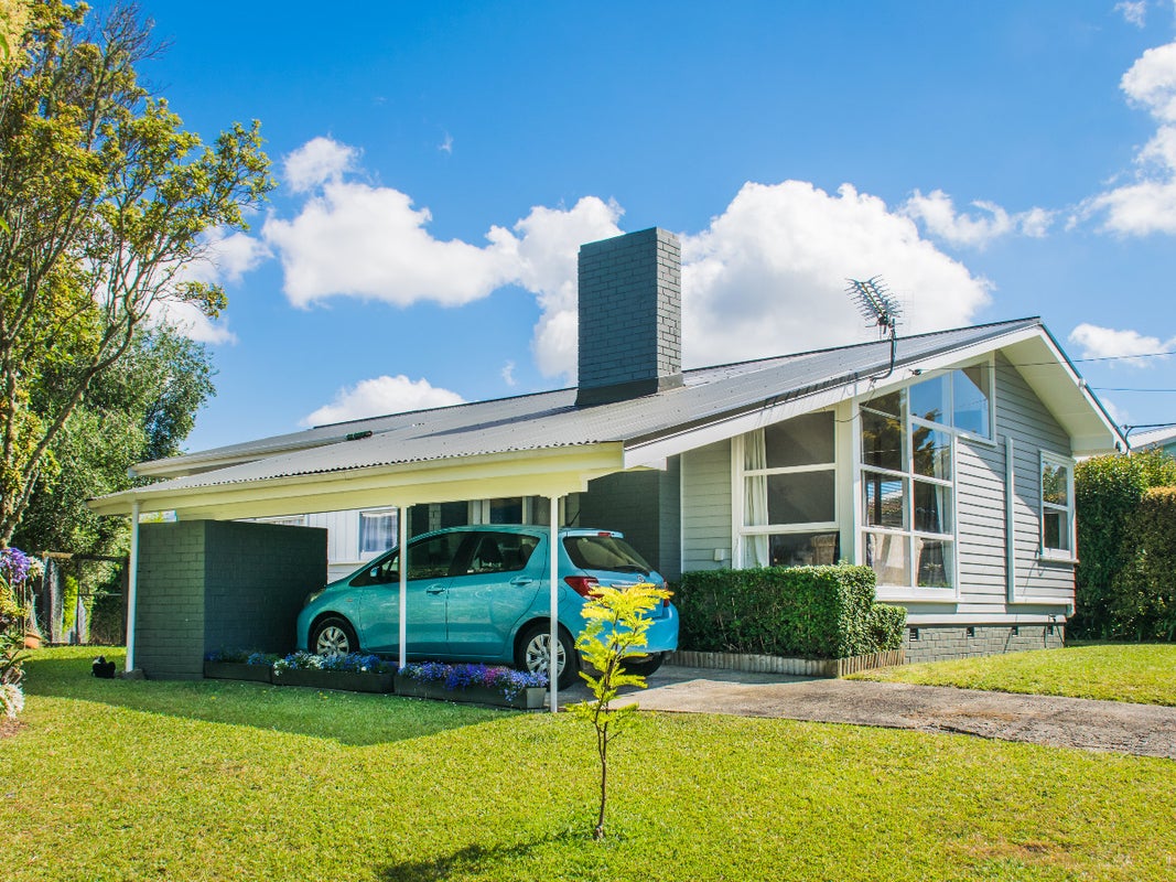 9 Saffron Street, Birkdale, Auckland - Carousel 1