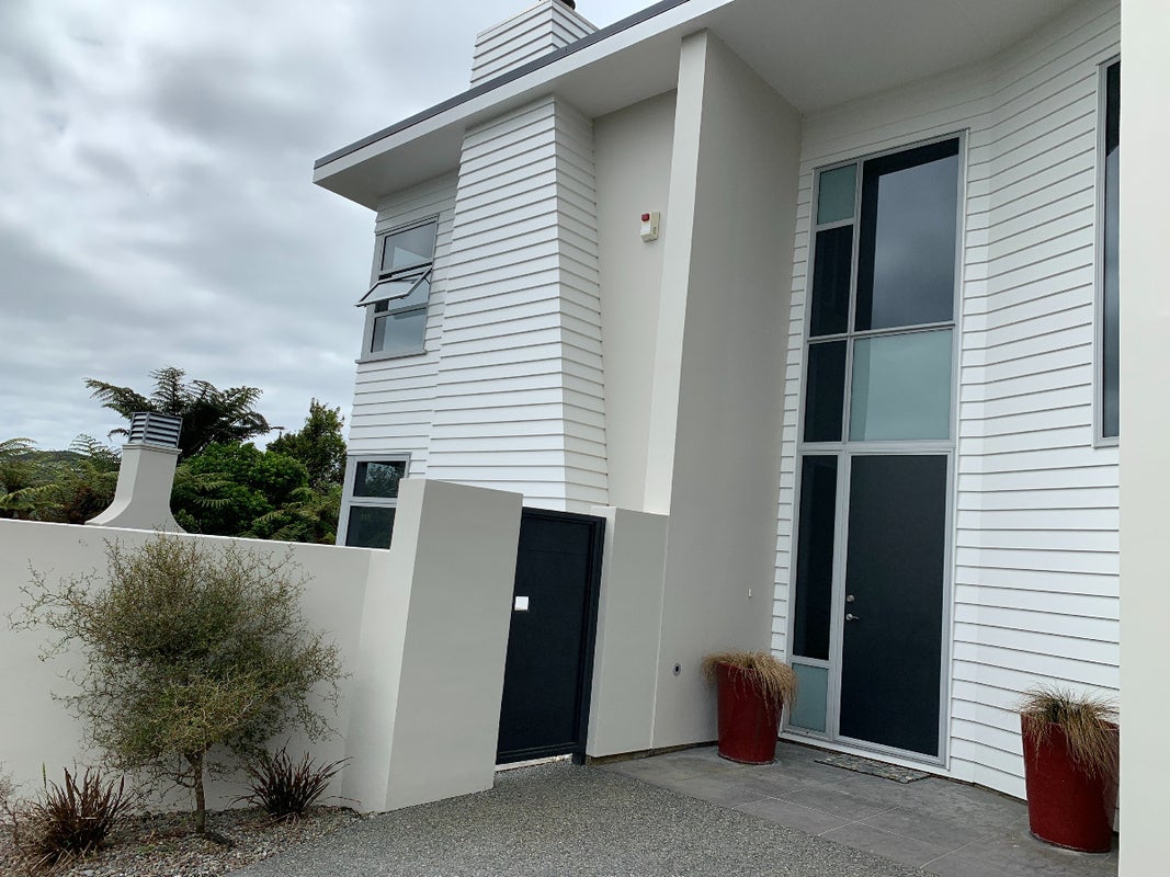 2 Caughley Grove, Karori, Wellington - Carousel 1