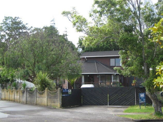 5 Palando Place, Conifer Grove, Takanini - Carousel 1