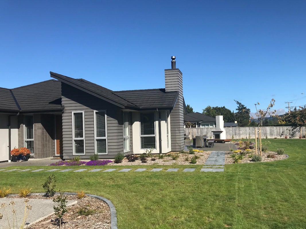 4B Sunstone Crescent, Brown Owl, Upper Hutt - Carousel 1