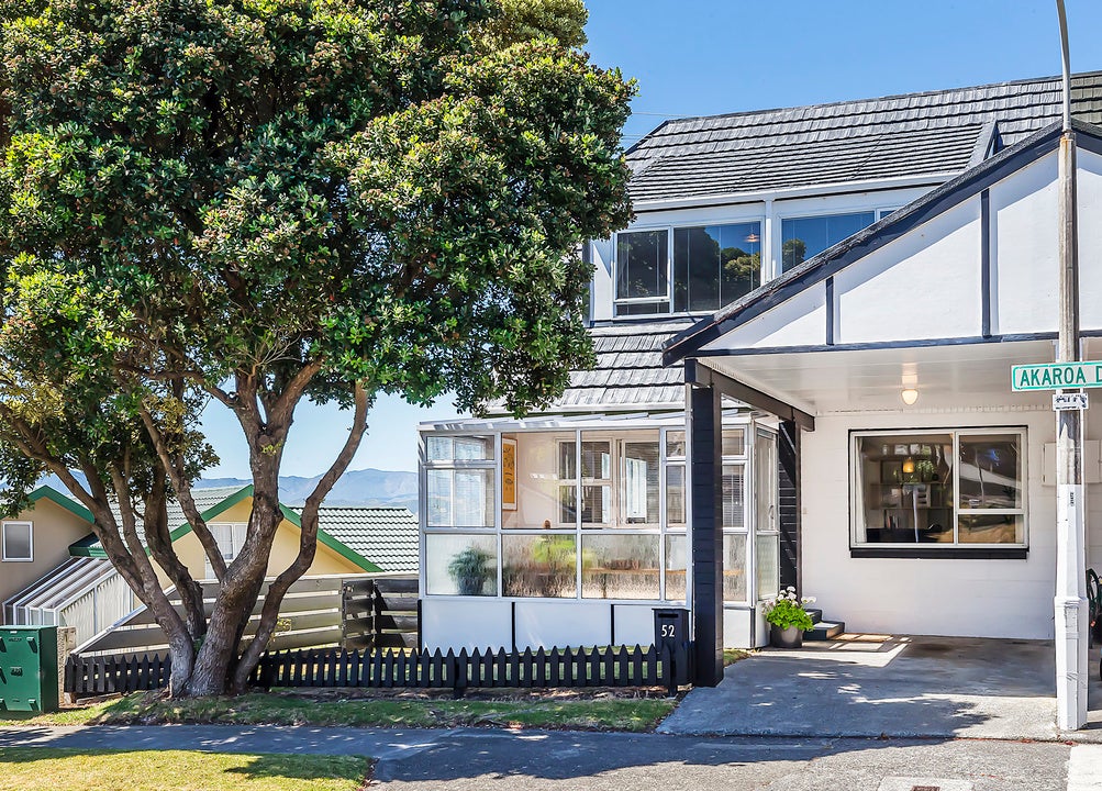 52 Akaroa Drive, Maupuia, Wellington - Carousel 1